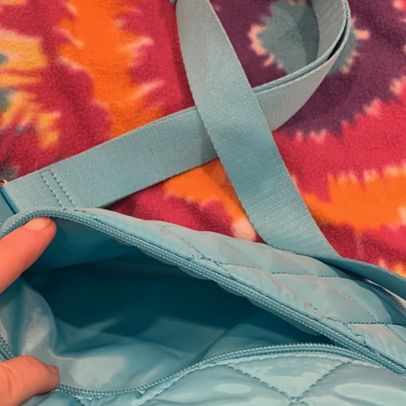 Crossbody bag lightweight microfiber lots of pockets adjustable strap new - Picture 4 of 7